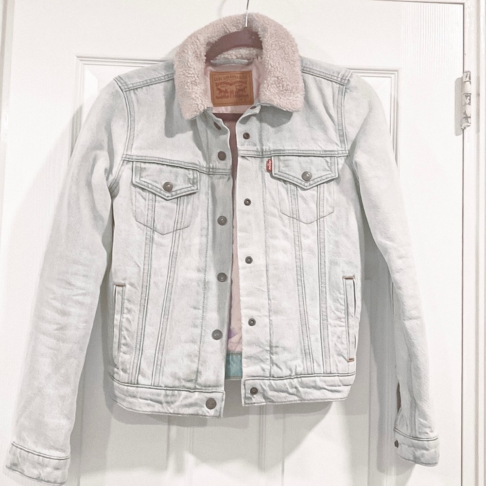 Levis denim Jacket with sherpa detail